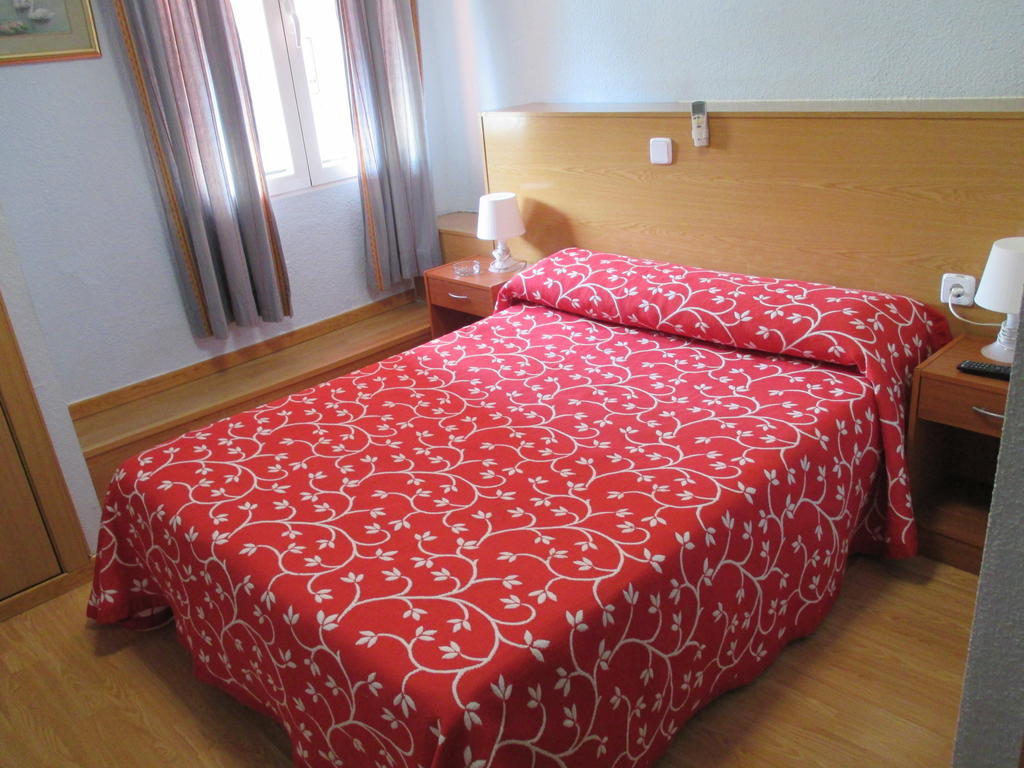 Hostal Pradillo Mostoles Exterior photo