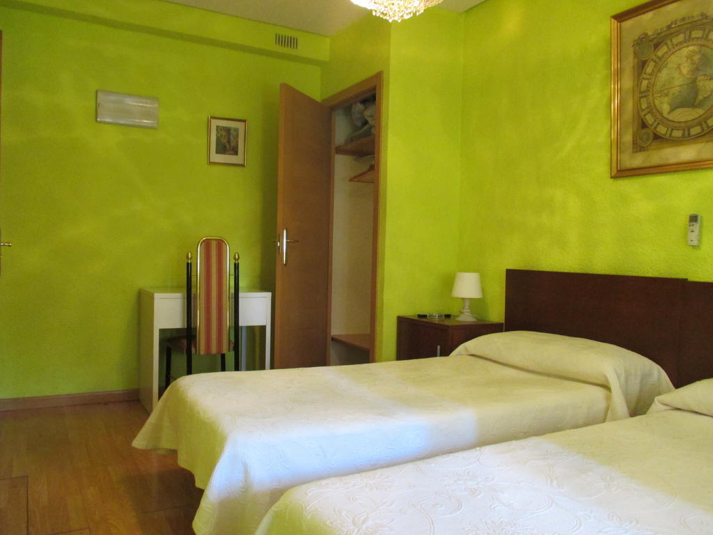 Hostal Pradillo Mostoles Exterior photo